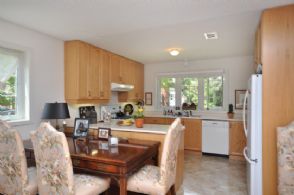 Guesthouse Kitchen - Country homes for sale and luxury real estate including horse farms and property in the Caledon and King City areas near Toronto