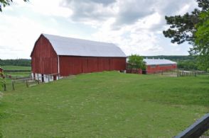 Barn - Country homes for sale and luxury real estate including horse farms and property in the Caledon and King City areas near Toronto