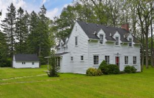 House 1 - Country homes for sale and luxury real estate including horse farms and property in the Caledon and King City areas near Toronto