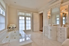 Master Bath - Country homes for sale and luxury real estate including horse farms and property in the Caledon and King City areas near Toronto