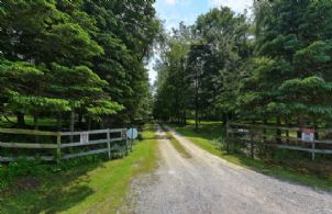 Driveway - Country homes for sale and luxury real estate including horse farms and property in the Caledon and King City areas near Toronto
