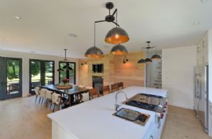 Kitchen and Dining Room - Country homes for sale and luxury real estate including horse farms and property in the Caledon and King City areas near Toronto