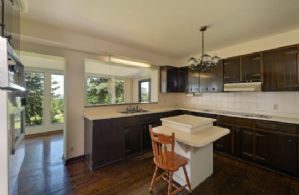 Sun Filled Kitchen - Country homes for sale and luxury real estate including horse farms and property in the Caledon and King City areas near Toronto