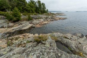 Shoreline between 2 Parts - Country homes for sale and luxury real estate including horse farms and property in the Caledon and King City areas near Toronto