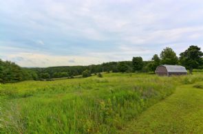 Modern Built Classic, Mono, Ontario, Canada - Country homes for sale and luxury real estate including horse farms and property in the Caledon and King City areas near Toronto