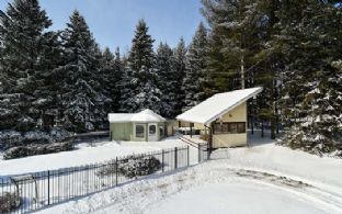 Pool and Cabana - Country homes for sale and luxury real estate including horse farms and property in the Caledon and King City areas near Toronto