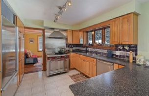 Kitchen - Country homes for sale and luxury real estate including horse farms and property in the Caledon and King City areas near Toronto