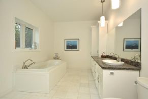 Master Ensuite - Country homes for sale and luxury real estate including horse farms and property in the Caledon and King City areas near Toronto