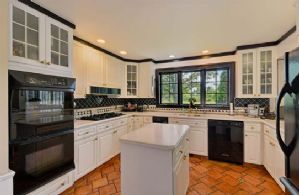 Kitchen - Country homes for sale and luxury real estate including horse farms and property in the Caledon and King City areas near Toronto