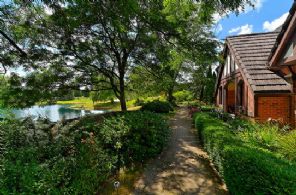 Main Residence - Country homes for sale and luxury real estate including horse farms and property in the Caledon and King City areas near Toronto