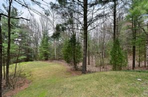 Rolling Lawn - Country homes for sale and luxury real estate including horse farms and property in the Caledon and King City areas near Toronto