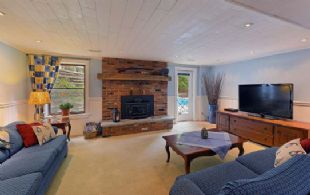 Walk-out Family Room - Country homes for sale and luxury real estate including horse farms and property in the Caledon and King City areas near Toronto