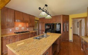 Kitchen - Country homes for sale and luxury real estate including horse farms and property in the Caledon and King City areas near Toronto