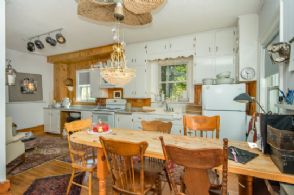 Bakery House Kitchen - Country homes for sale and luxury real estate including horse farms and property in the Caledon and King City areas near Toronto