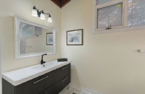 House 1: Bathroom 2 - Country homes for sale and luxury real estate including horse farms and property in the Caledon and King City areas near Toronto