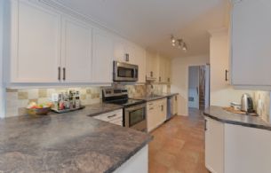 House 1: Kitchen - Country homes for sale and luxury real estate including horse farms and property in the Caledon and King City areas near Toronto