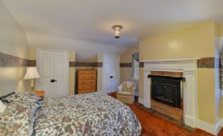Porterfield Farmhouse, Caledon, Ontario - Country homes for sale and luxury real estate including horse farms and property in the Caledon and King City areas near Toronto