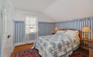 Porterfield Farmhouse, Caledon, Ontario - Country homes for sale and luxury real estate including horse farms and property in the Caledon and King City areas near Toronto