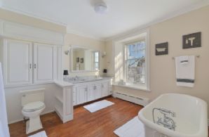 Master Bathroom - Country homes for sale and luxury real estate including horse farms and property in the Caledon and King City areas near Toronto