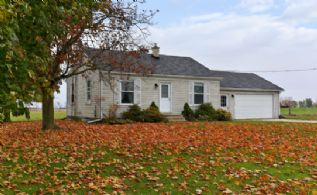 Bungalow - Country homes for sale and luxury real estate including horse farms and property in the Caledon and King City areas near Toronto