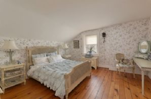 Bedroom - Country homes for sale and luxury real estate including horse farms and property in the Caledon and King City areas near Toronto