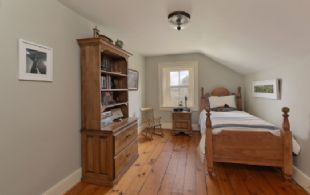 Bedroom - Country homes for sale and luxury real estate including horse farms and property in the Caledon and King City areas near Toronto