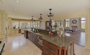 Kitchen - Country homes for sale and luxury real estate including horse farms and property in the Caledon and King City areas near Toronto