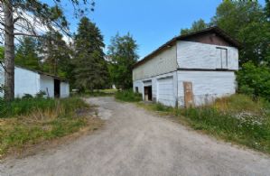 Stone Cottage, Belfountain, Ontario - Country homes for sale and luxury real estate including horse farms and property in the Caledon and King City areas near Toronto