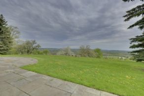 Distant Views - Country homes for sale and luxury real estate including horse farms and property in the Caledon and King City areas near Toronto
