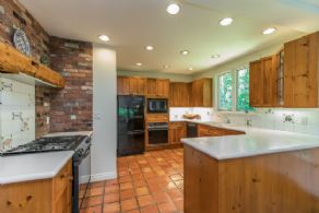 Kitchen - Country homes for sale and luxury real estate including horse farms and property in the Caledon and King City areas near Toronto