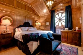 Bedroom - Country homes for sale and luxury real estate including horse farms and property in the Caledon and King City areas near Toronto