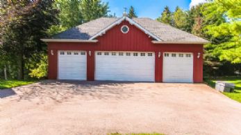 Victoria Meadows, Uxbridge, Ontario - Country homes for sale and luxury real estate including horse farms and property in the Caledon and King City areas near Toronto