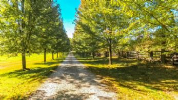 Large Private Drive - Country homes for sale and luxury real estate including horse farms and property in the Caledon and King City areas near Toronto