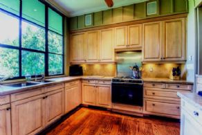 Kitchen - Country homes for sale and luxury real estate including horse farms and property in the Caledon and King City areas near Toronto