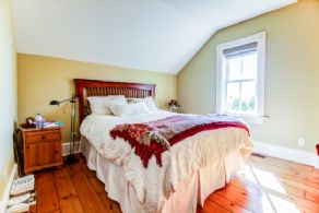 Bedroom - Country homes for sale and luxury real estate including horse farms and property in the Caledon and King City areas near Toronto