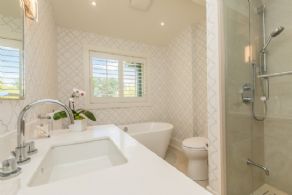 Bathroom 2 - Country homes for sale and luxury real estate including horse farms and property in the Caledon and King City areas near Toronto