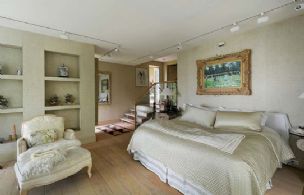 Master Bedroom - Country homes for sale and luxury real estate including horse farms and property in the Caledon and King City areas near Toronto
