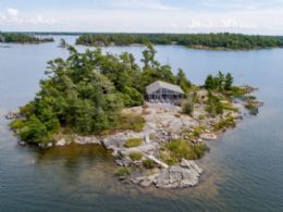 Charming Cottage - Country Homes for sale and Luxury Real Estate in Caledon and King City including Horse Farms and Property for sale near Toronto