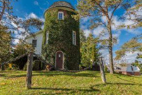 South Ivy Covered Facade - Country homes for sale and luxury real estate including horse farms and property in the Caledon and King City areas near Toronto