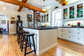 Eat-in Kitchen - Country homes for sale and luxury real estate including horse farms and property in the Caledon and King City areas near Toronto