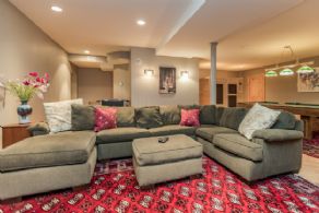 Lounge - Country homes for sale and luxury real estate including horse farms and property in the Caledon and King City areas near Toronto