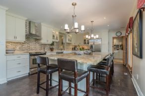 Eat-in Kitchen - Country homes for sale and luxury real estate including horse farms and property in the Caledon and King City areas near Toronto
