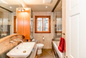 Midhurst Home, Ontario - Country homes for sale and luxury real estate including horse farms and property in the Caledon and King City areas near Toronto