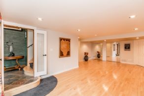 Midhurst Home, Ontario - Country homes for sale and luxury real estate including horse farms and property in the Caledon and King City areas near Toronto