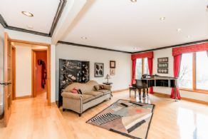 Midhurst Home, Ontario - Country homes for sale and luxury real estate including horse farms and property in the Caledon and King City areas near Toronto