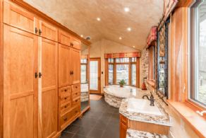 Midhurst Home, Ontario - Country homes for sale and luxury real estate including horse farms and property in the Caledon and King City areas near Toronto