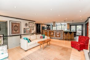 Midhurst Home, Ontario - Country homes for sale and luxury real estate including horse farms and property in the Caledon and King City areas near Toronto