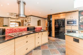 Midhurst Home, Ontario - Country homes for sale and luxury real estate including horse farms and property in the Caledon and King City areas near Toronto