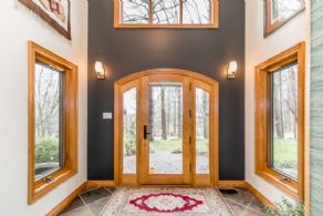 Midhurst Home, Ontario - Country homes for sale and luxury real estate including horse farms and property in the Caledon and King City areas near Toronto