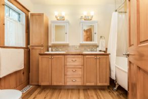 Stone House, Mono , Ontario - Country homes for sale and luxury real estate including horse farms and property in the Caledon and King City areas near Toronto